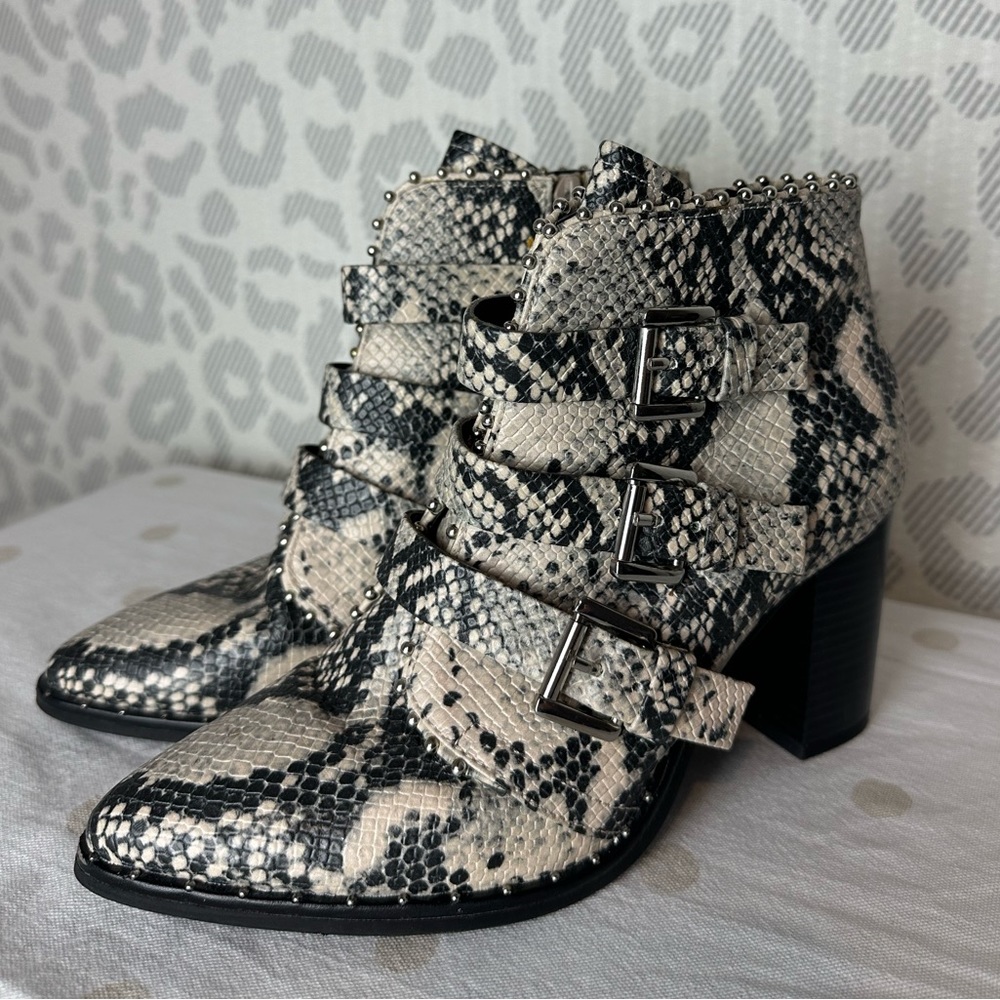 STEVE MADDEN HUMBLE TRIPLE BUCKLE SNAKESKIN PRINT STUDDED HEELED BOOTIE BOOTS 7 - Picture 3 of 9